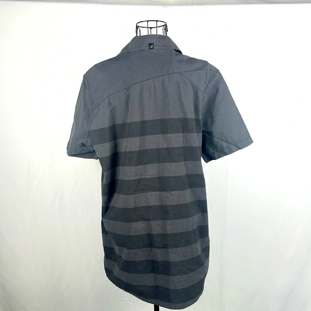Amplify Gray Casual Button Down Shirt Mens Medium Short Sleeve‎ Striped